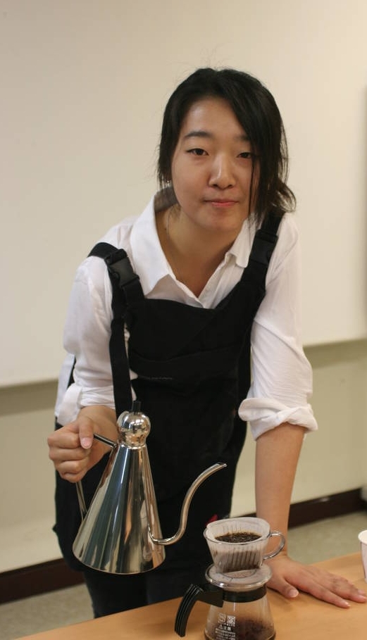 박지선 씨는 자신의 작업실에 찾아오는 지인들에게 따뜻한 커피 한잔의 여유를 선물하고 싶다. 