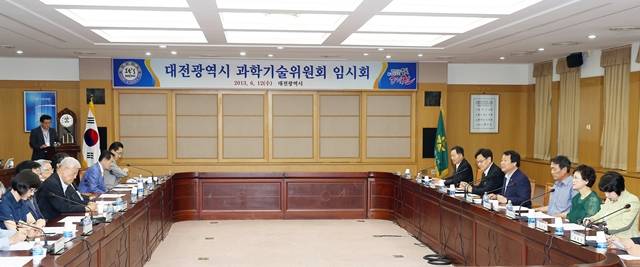 12일 오전 대전시청 대회의실에서 진행된 과학기술위원회 임시회 모습. 