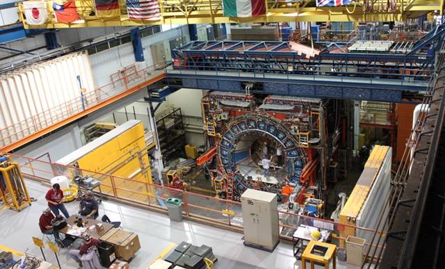 미 페르미랩 양성자가속기. 미국 시카고 페르미국립가속기연구소(Fermi National Accelerator Laboratory, 페르미랩)가 보유한 세계 두번째 규모의 양성자가속기 '테바트론(TEVATRON)'. 