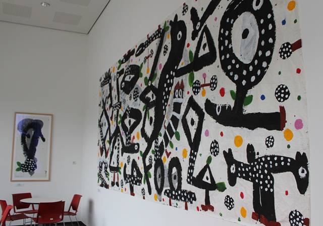 재독 동포작가 노은임씨가 기증한 작품이 KIST 유럽연구소 벽면에 전시되어 있다. 