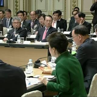 규제개혁 점검회의에서 문제점을 지적하고 있는 박근혜 대통령. <사진=KTV 화면 캡쳐> 