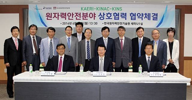 KINS와 KINAC, 원자력연은 16일 오후 KINS세미나실에서 '원자력안전분야 상호협력' 협약을 체결했다. 