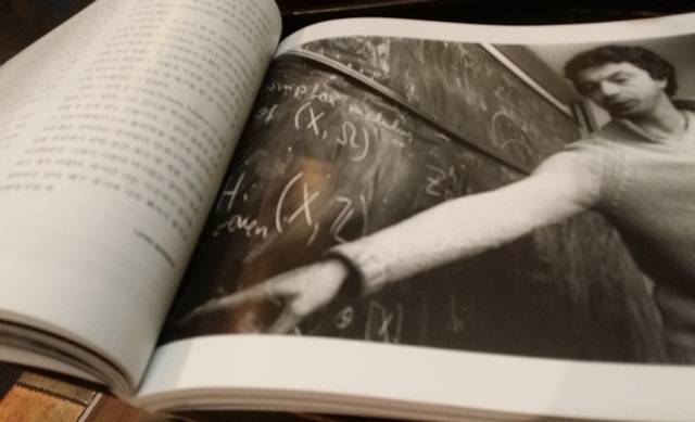 '수학자들'은 일종의 포토 에세이다. 사진작가 장 프랑수아 다르스가 찍은 160여 장의 사진이 담겨 있다. <사진=김형석 기자> 