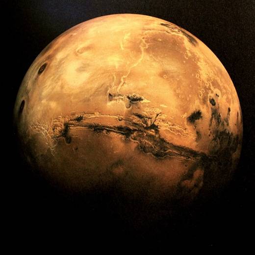 화성의 모습. 거대한 협곡이 보이는데 우주 파편물과의 충돌 흔적이라는 것이 정설이다. 화성에 생명체가 있었다면 그 충돌로 모두 전멸했을 것이 분명하다. <사진=책 본문 중에서> 