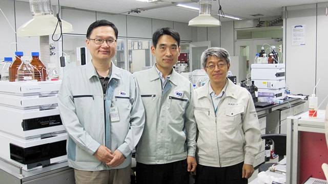 (왼쪽부터) 전창원 KCI 부장, 유원우 KCI 과장, 한요한 화학연 박사. <사진=한국화학연구원 제공> 