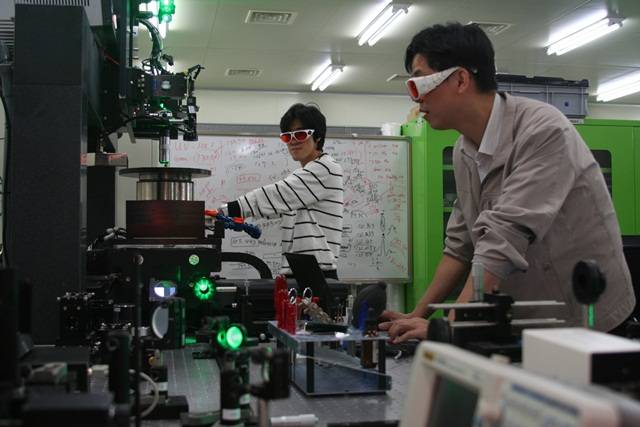 한국기계연구원 광응용생산기계연구실은 레이저와 전자빔을 이용해 전통적인 기계가공으로 할 수 없는 소재를 가공하는 기술을 연구개발하고 있다. <사진=한국기계연구원 제공> 