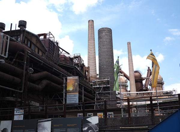 독일 자르브뤼켄 인근에 있는 푈클링엔 제철소; 세계 최초의 현대식 제철소이며, UNESCO에 산업문화재로 등재되어 있다. 