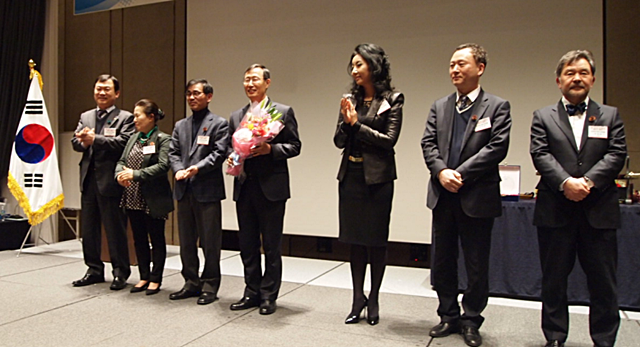 이종포 앤스코 대표(왼쪽에서 네번째)가 취임식 후 기념촬영을 하고 있다.<사진=대덕이노폴리스벤처협회 제공> 
