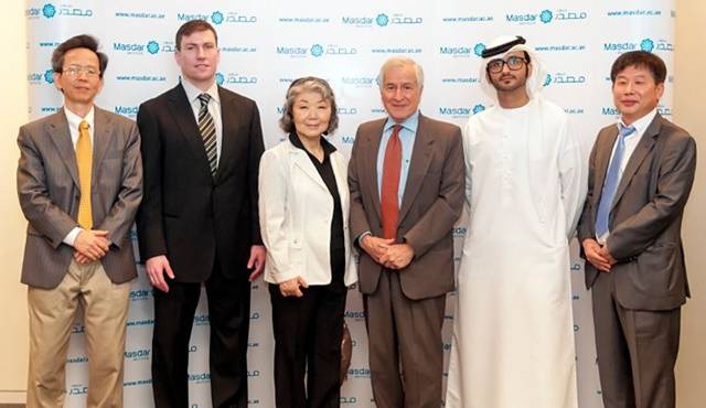 기초지원연과 UAE 마스다르과기대가 4일 신재생에너지 소재분야 연구를 위한 MOU를 체결했다.<사진=한국기초과학지원연구원 제공> 