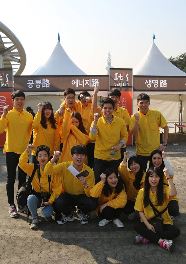 봉사활동을 성실히 참가한 '대전유니브엑스포' 학생들의 모습. <사진=김요셉 기자> 