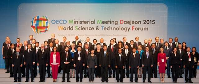 OECD 과학기술 장관회의에 참석한 주요 관계자들의 모습. <사진=미래창조과학부 제공> 