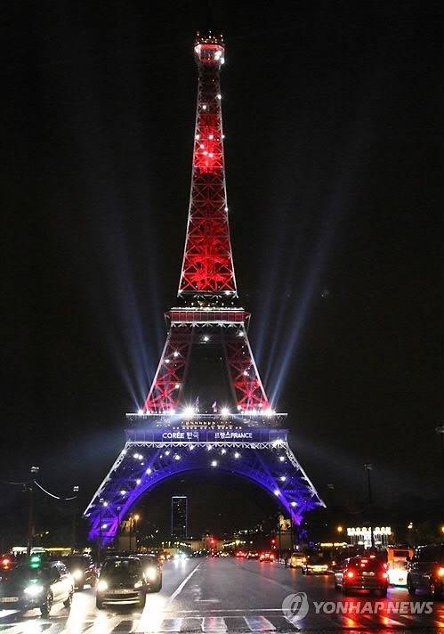 한불 수교 130주년 에펠탑 전등식 (2015.9.18 (c) 연합뉴스) 