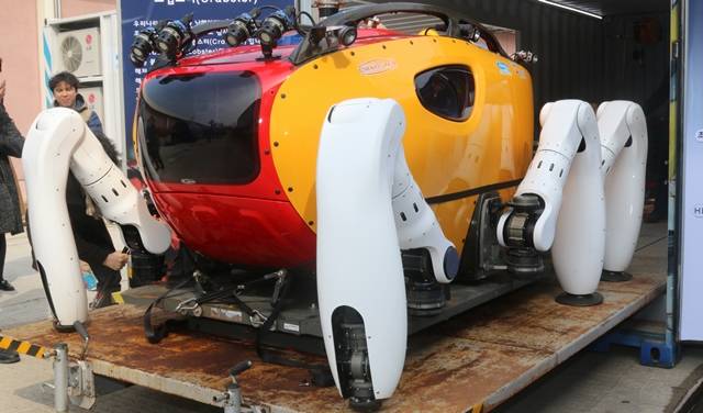 수중로봇연구실 앞에 위치한 수중로봇 크랩스터의 모습. <사진=김요셉 기자> 