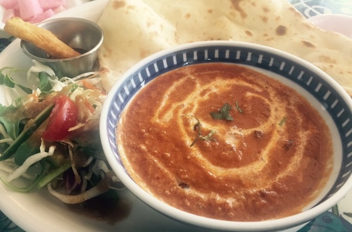 커리&라씨 세트는 오늘의 커리와 인도식 샐러드, 난, 라씨가 함께 나온다. <사진=대덕넷>