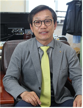 김재문 케이에스텍 대표는 인터뷰를 통해 대전 충청 지역 뿌리 기업들의 소통과 교류를 통해 최대의 시너지를 이끌어나가길 바랐다.<사진=백승민 기자>