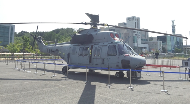 외부전시장에 배치된 해병대 헬기의 모습.<사진=국방기술품질원 제공>