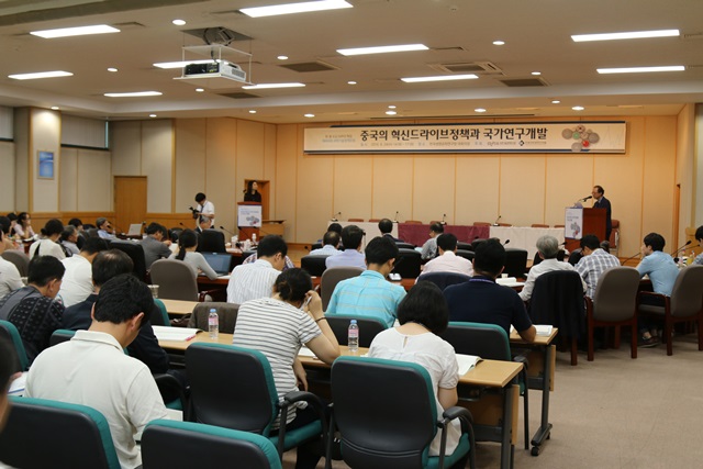 STEPI는 한국생명공학연구원과 24일 오후 2시부터 한국생명공학연구원 대회의장에서 '중국의 혁신드라이브정책과 국가연구개발'을 주제로 제404회 과학기술정책포럼을 공동 개최했다.<사진=백승민 기자>