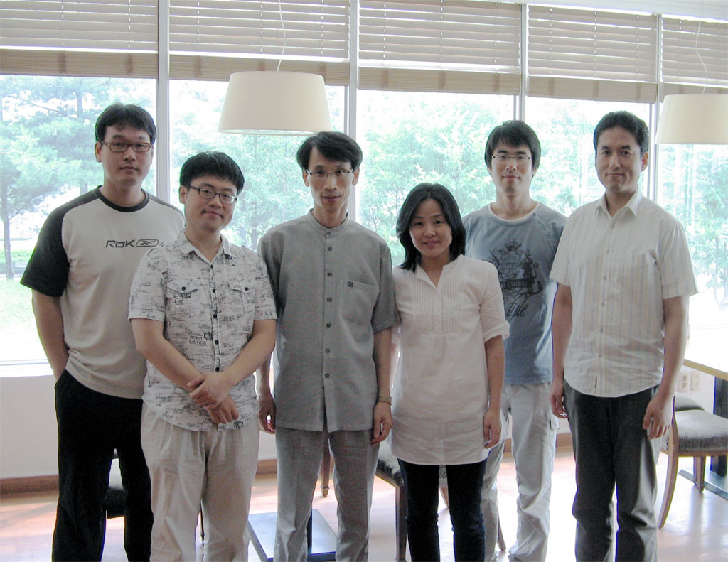 2010년 6월 종강하는 날 학생들과 함께 찍은 사진 <사진=서용재 교수 제공>
