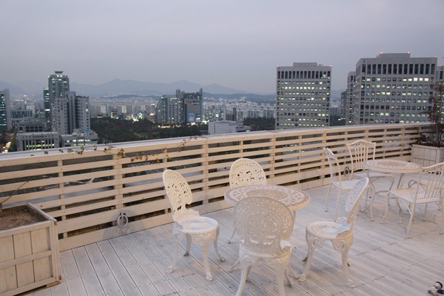 갤러리 C 야외테라스는 대전 시내 전경을 감상할 수 있다.<사진=백승민 기자>