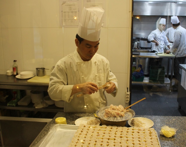 중국 현지 요리사들이 직접 딤섬을 만든다.<사진=강민구 기자>