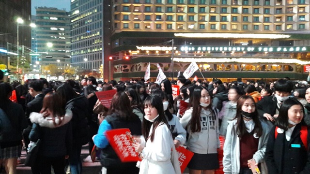 서울 광화문 일대에는 약 60만명이 운집했다.<사진=대덕넷>