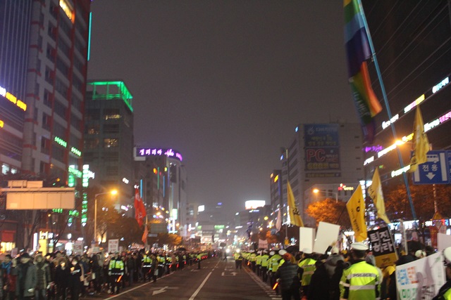 이번 집회에는 3만 5000여명(주최측 추산)의 대전 시민이 참가했다.<사진=강민구 기자>