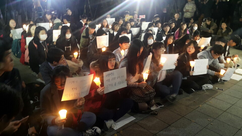 지난 17일 서울 종각 보신각 앞에서도 '박근혜 대통령 하야, 고3 집회'가 개최됐다.<사진=박성민 기자>