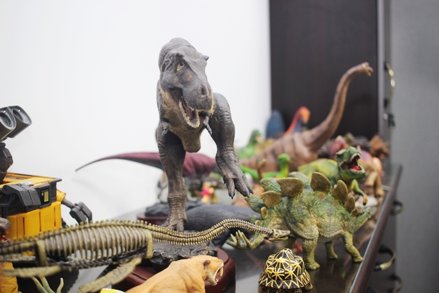 그의 집무실은 다양한 공룡모형과 책들로 둘러싸여 있다. 공룡모형은 틈틈이 모은 것들이라고. <사진=김지영 기자>