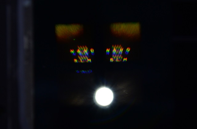  LED 를 이용하여 홀로그램 영상(NANO SLM) 이 띄워진 모습<사진=ETRI 제공> 