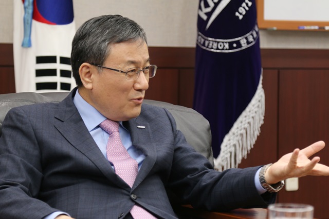 신 총장은 KAIST와 대덕이 한국의 두뇌가 돼야 한다고 강조했다.<사진=김요셉 기자>