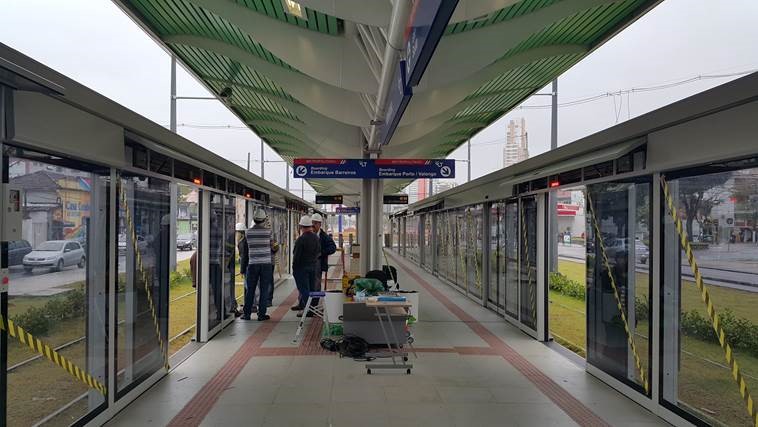 브라질 산토스시 지하철역에서 설치된 한별이엔씨 스크린도어.<사진=한국건설기술연구원 제공>
