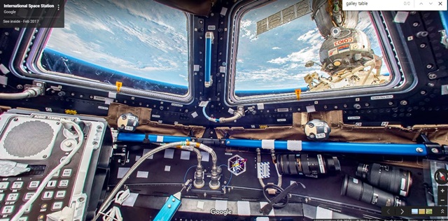 ISS 모듈 내부 모습. 지구의 모습도 보인다<사진캡처=강민구 기자>