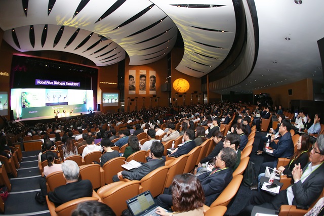 이번 행사에는 16개국 70여 명의 연사와 2000명 청중이 참여했다.<사진=한국과학기술한림원 제공>