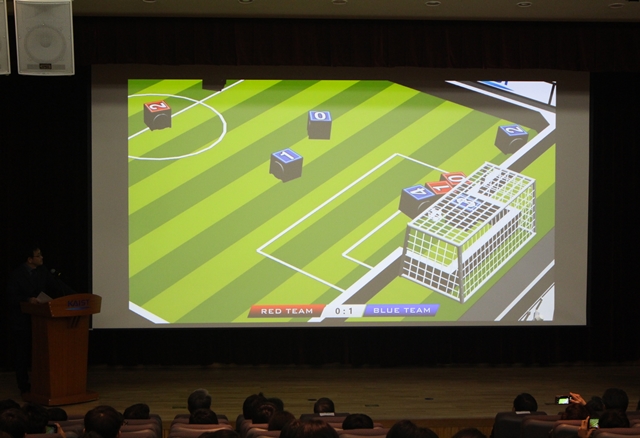 오는 12월 예정된 'AI World Cup' 시범경기를 영상으로 시연하고 있다.<사진=정정은 인턴기자>