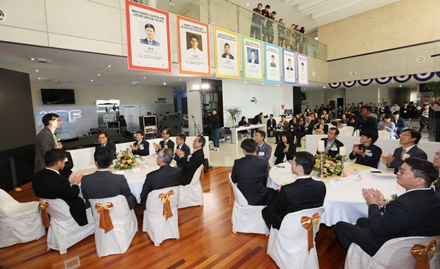 한국연구재단과 엘제비어는 6일 연구재단 대전청사에서 '올해의 신진 연구자 7명' 시상식을 개최했다.<사진=한국연구재단 제공>