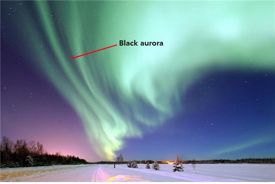 어두운 띠로 나타나는 영역을 블랙오로라(black aurora)라 한다. <자료=핵융합연 제공>