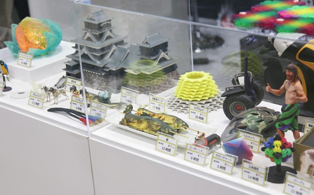 일본의 엔지니어링 전문기업인 MIMAKI에서 1000만개 색상으로 인쇄 가능한 3D프린터로 만들어낸 각종 모형을 선보였다.<사진=박성민 기자>