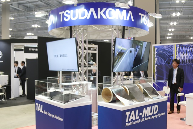일본 TSUDAKOMA 기업에서 탄소섬유 복합 소재 가공 시설을 소개하고 있다.<사진=박성민 기자>