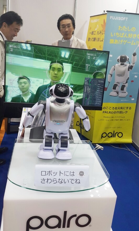 일본 FUJISOFT에서 개발한 PALRO 로봇. 일본 노령화 문제를 위해 개발된 로봇이다. 노인과 대화하며 간단한 게임을 함께할 수 있다.<사진=박성민 기자>