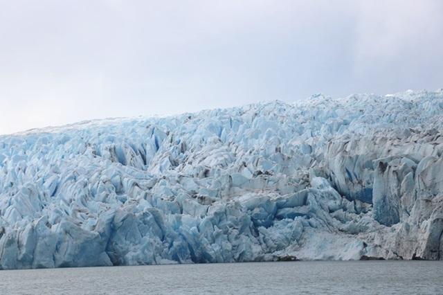 대형 빙하 덩어리를 가까이에서 본 모습.<사진='박자세' 제공>