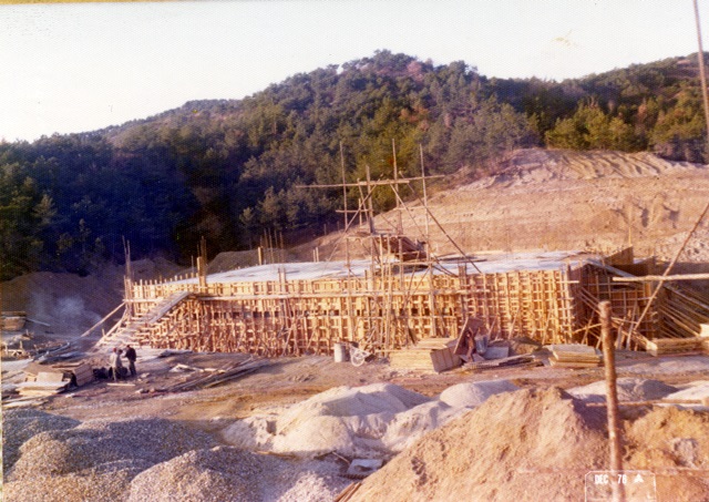 1976년 12월께 건설중인 중앙기계실.<사진=한국표준과학연구원>