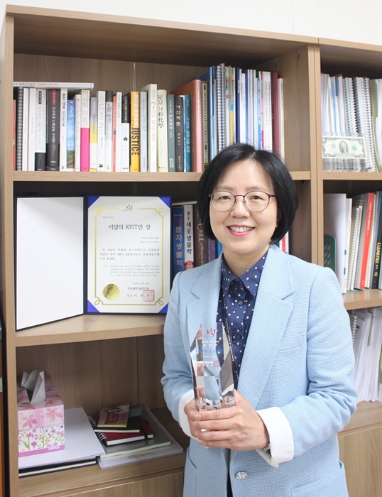 송은주 박사는 USP35의 세포조절기능 규명 성과를 인정받아 ‘이달의 KIST인’ 상을 수상했다.<사진=이원희 기자>