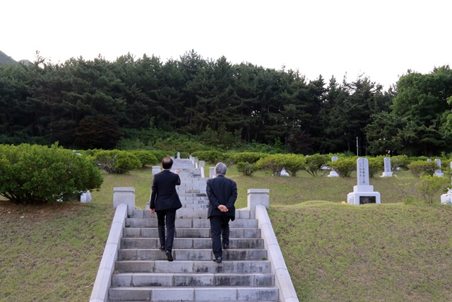히라사와 료 도쿄대 명예교수는 매년 故 최형섭 장관의 기일에 맞춰 주말에 대전국립현충원을 찾는다.<사진=강민구 기자>