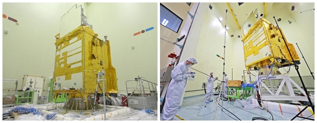 천리안 2A호가 진동시험(왼쪽)과 음향시험(오른쪽)에 한창이다.<사진=한국항공우주연구원 제공>
