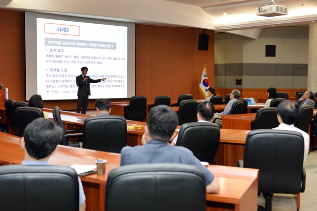 ETRI는 19일 박현모 세종리더십소장을 초청, 소통 문화 확산을 위한 명사초청 강연을 가졌다.<사진=ETRI 제공>