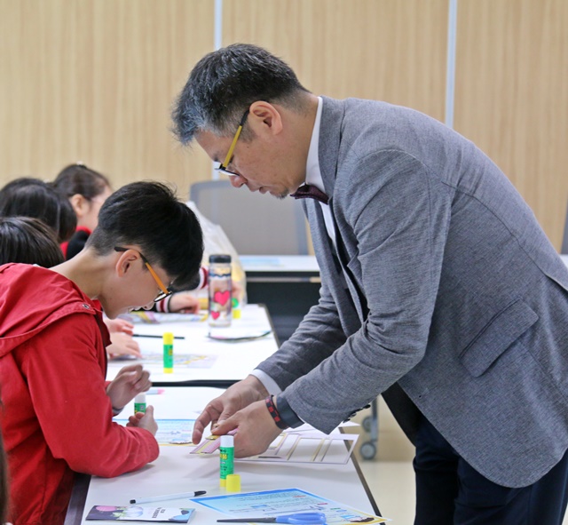 한국표준연구원은 임현균 박사가 참여해 어린이들에게 표준과 측정에 대해 설명했다.<사진=대덕넷>