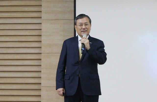 신성철 KAIST 총장은 '한국 4차 산업혁명: 기회와 혁신'을 주제로 강연했다. <사진=강교민 수습 기자>