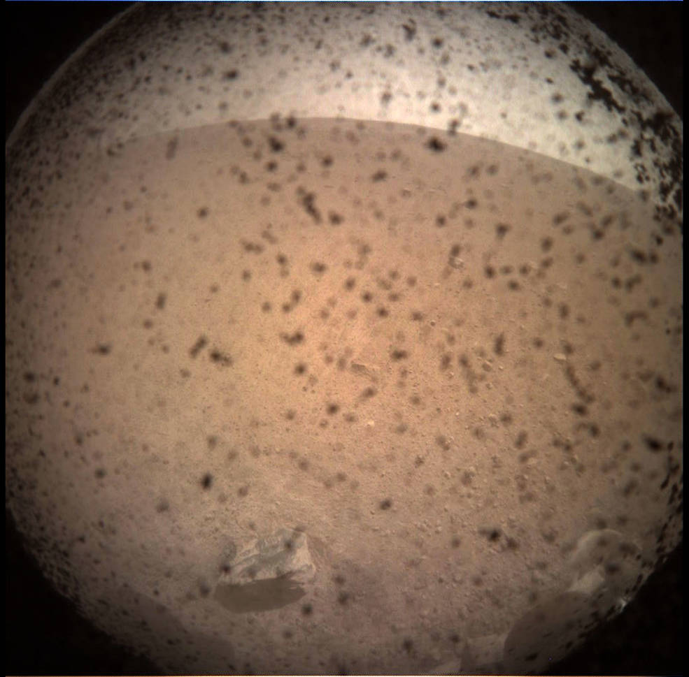 인사이트호가 화성 적도 인근의 엘리시움 평원에 착륙해 첫 사진을 찍어 보냈다.<사진=NASA 제공>