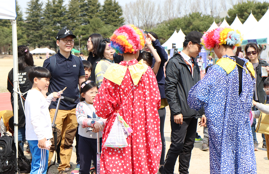 2019 과학 어울림마당 걷기대회에선 가족 단위 참가자들이 다수 참석했다. <사진=김인한 기자>