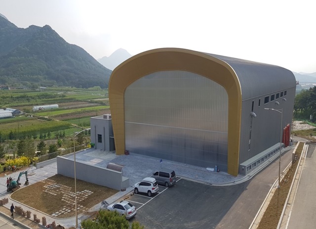 첨단방사선연구소 내 다목적 전자선가속기가 구축된 건물. 돔형으로 안에는 10 MeV와 2.5 MeV 전자선가속기가 설치돼 있다. 이 연구동에서는 신소재 실증과 기업 지원 역할을 한다.<사진= 원자력연 제공>